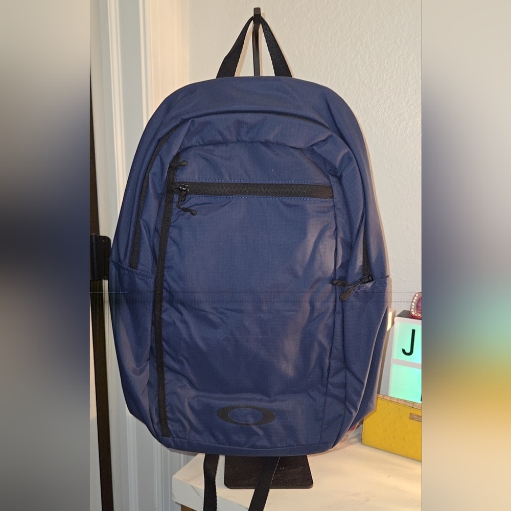 Oakley Men's 22L Blue Sport Backpack